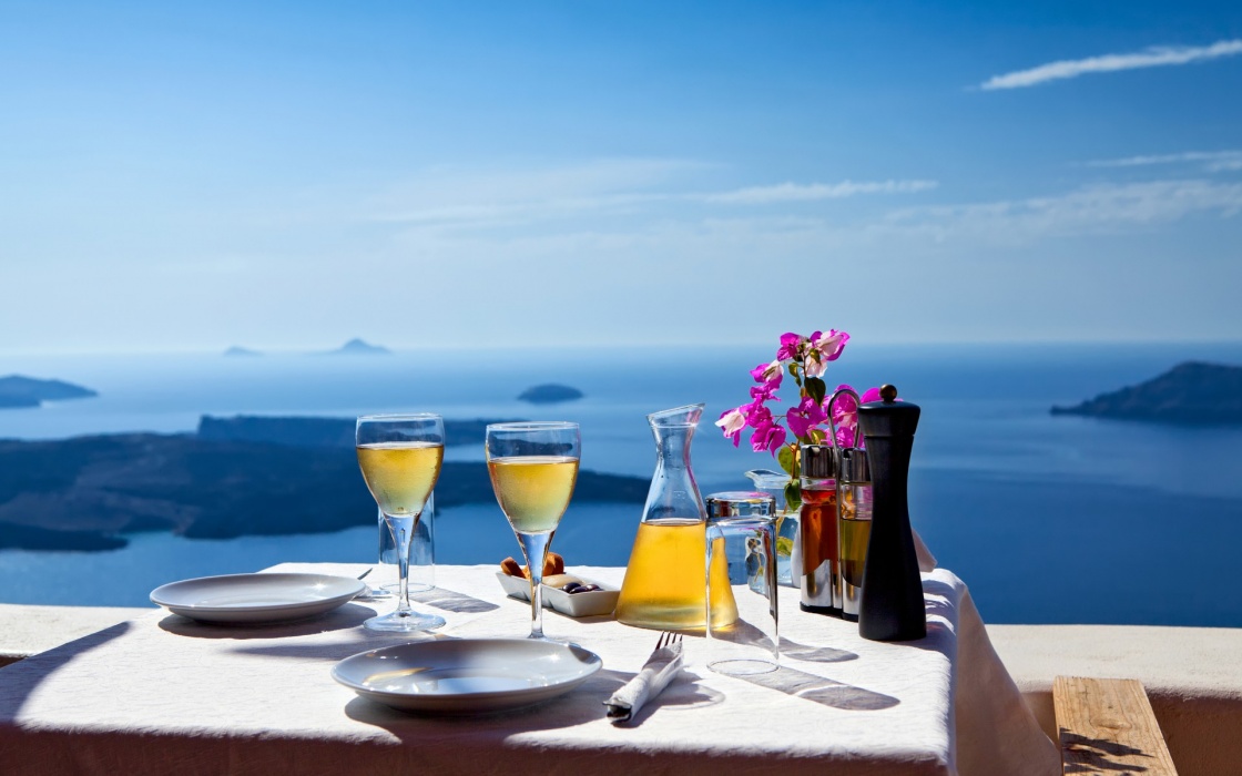 'Table above sea for two. Greece, Santorini island' - Santorin